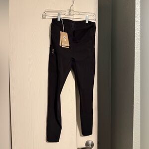 On Running Black Performance calf leggings